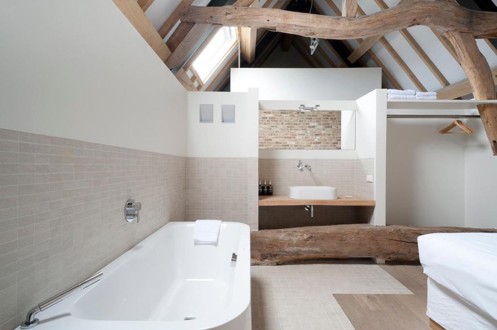 Cour 8 Lofts Guest House Маастрихт Стая снимка