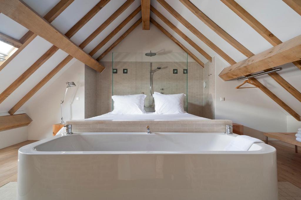 Cour 8 Lofts Guest House Маастрихт Стая снимка
